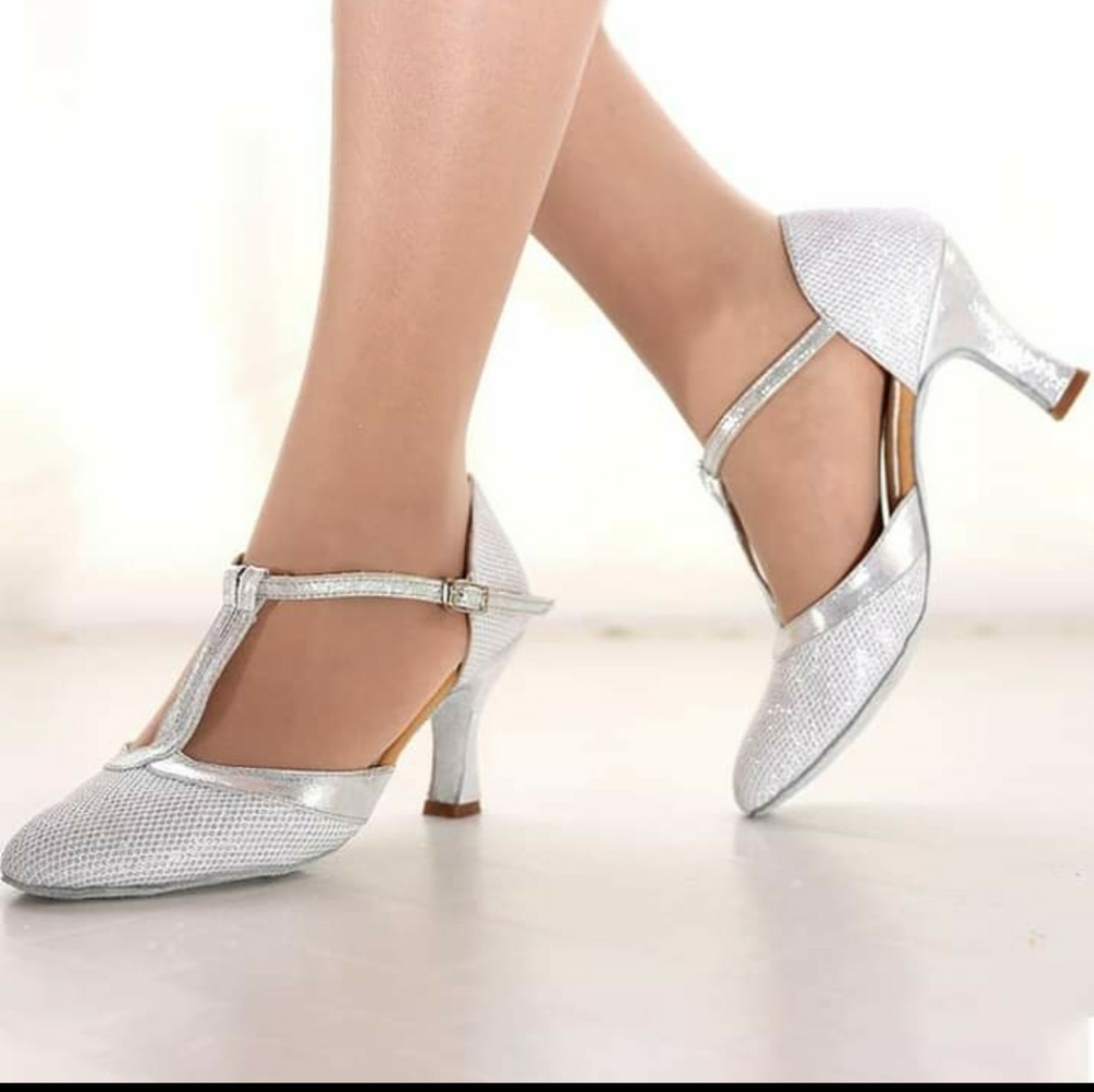 Brand New Formal shoes. Silver. Sz. 42 EU.